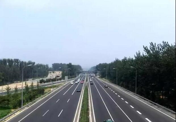 间断性才淄门的操作，能让我们在行驶时省油吗？